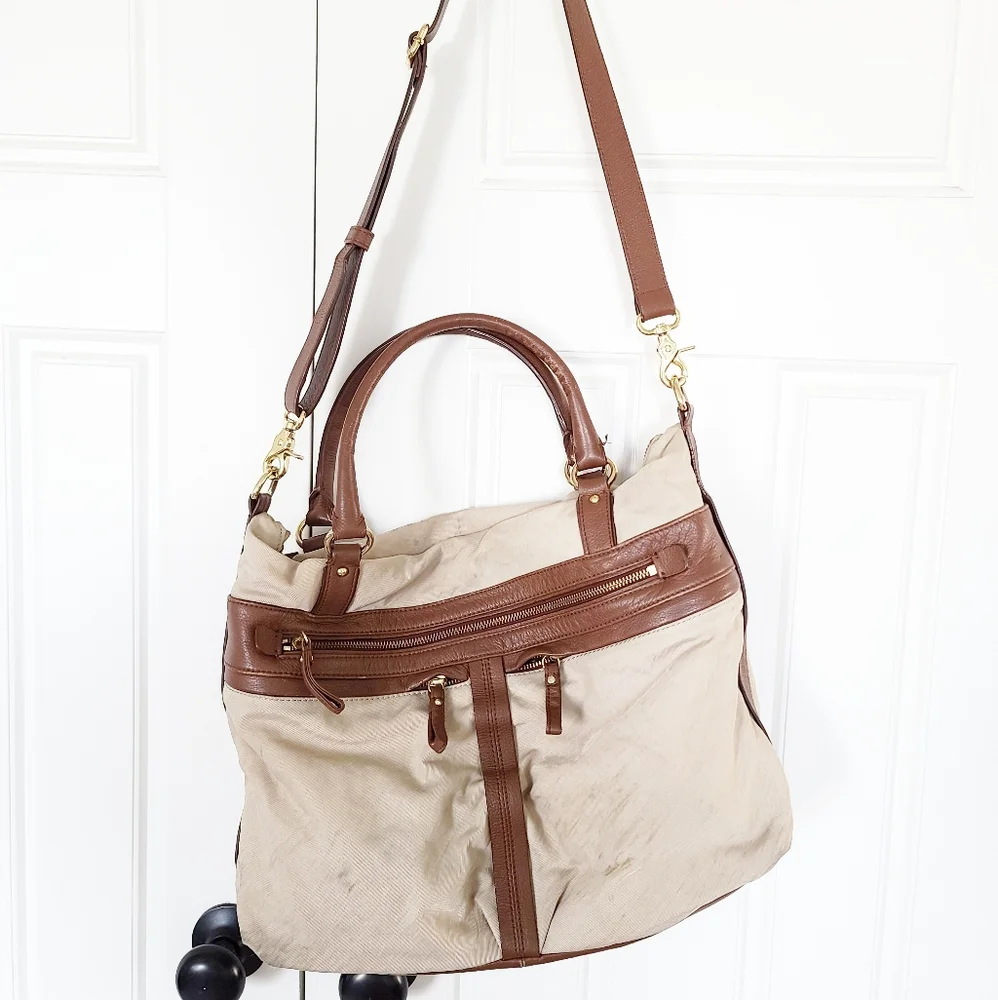 8/12 BANANA REPUBLIC COMPUTER BAG